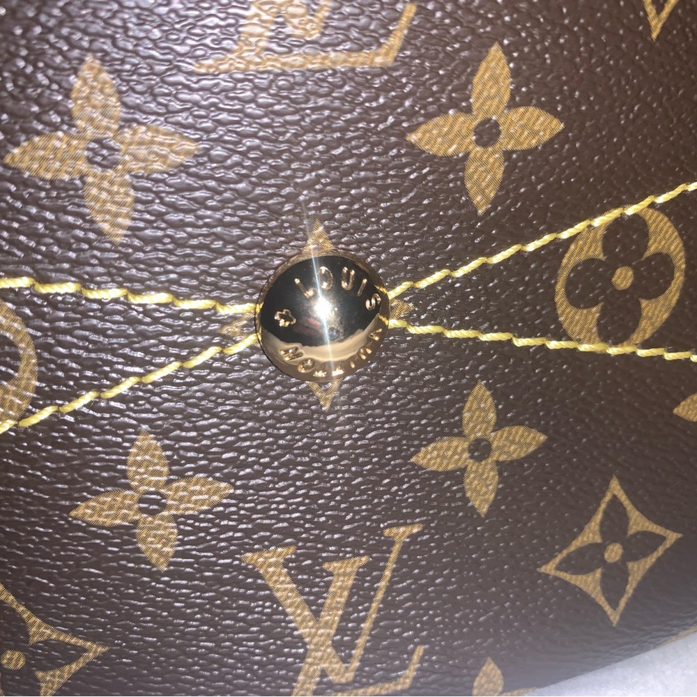 Beautiful Handbag - Picture 5 of 12